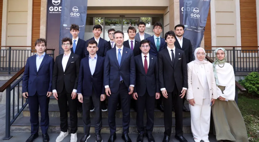 Bakan Bayraktar’dan ‘Enerji Diplomasisi ile Barış’ Mesajı