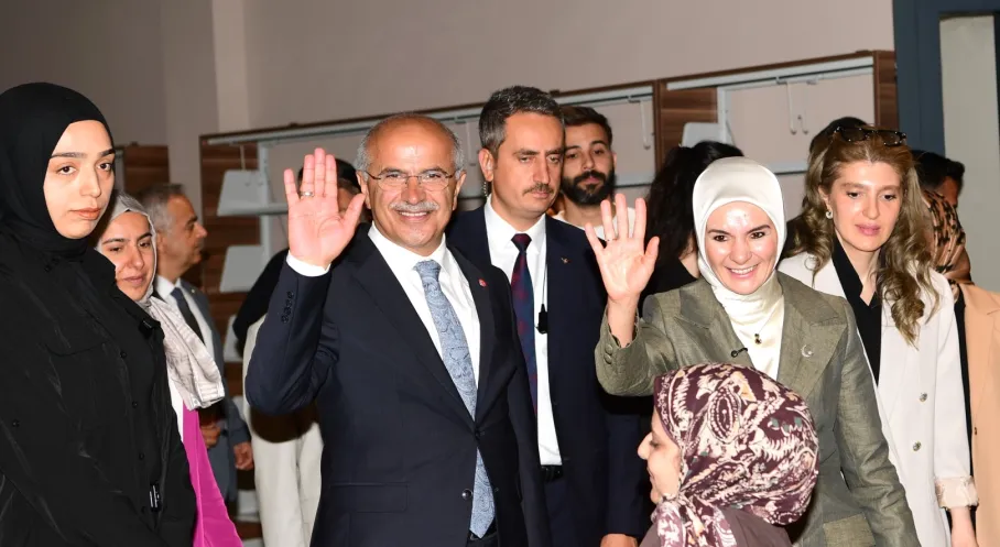 Bakan Göktaş’tan Malatya’da Şehir Kütüphanesi’ne Ziyaret