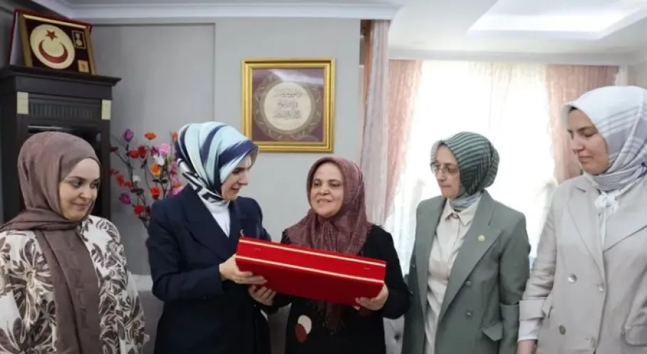 Bakan Göktaş'tan Şehit Ailesine Duygu Dolu Ziyaret! 15 Temmuz Kahramanı Unutulmadı