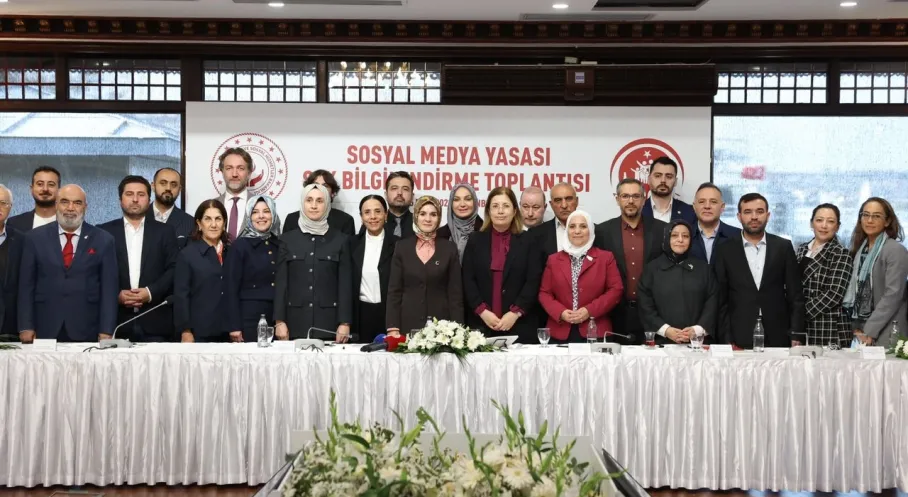 Bakan Göktaş'tan Sosyal Medya Düzenlemesine Sıkı Takip: STK'larla Kritik Toplantı!