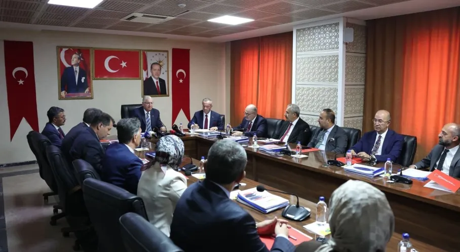Bakan Güler'den 'Terörsüz Türkiye' Açıklaması: Hakkari'ye Barış Mesajı!