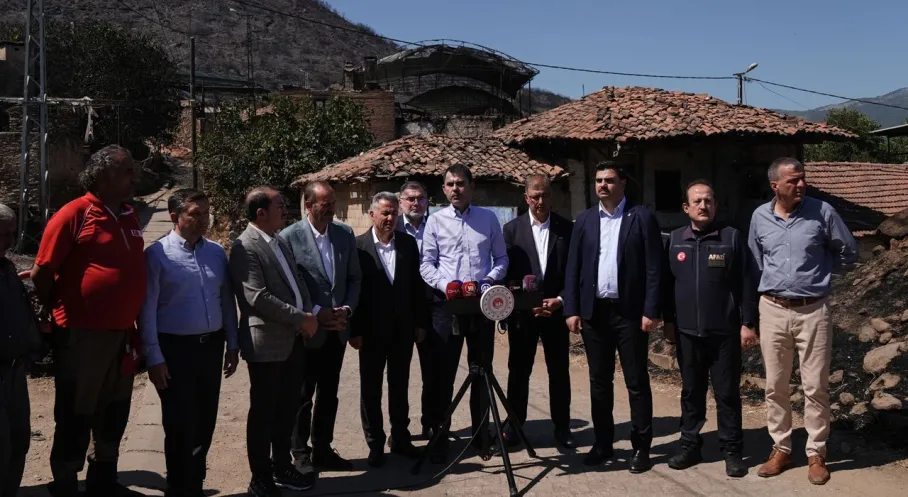 Bakan Kurum'dan İzmir Yangın Bölgesine Ziyaret: Hasar Tespiti ve Yardım Açıklaması!