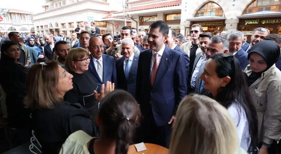 Bakan Kurum'dan Konya'da Esnaf Ziyareti: Türbeönü Çarşısı'nda Coşkulu Karşılama!