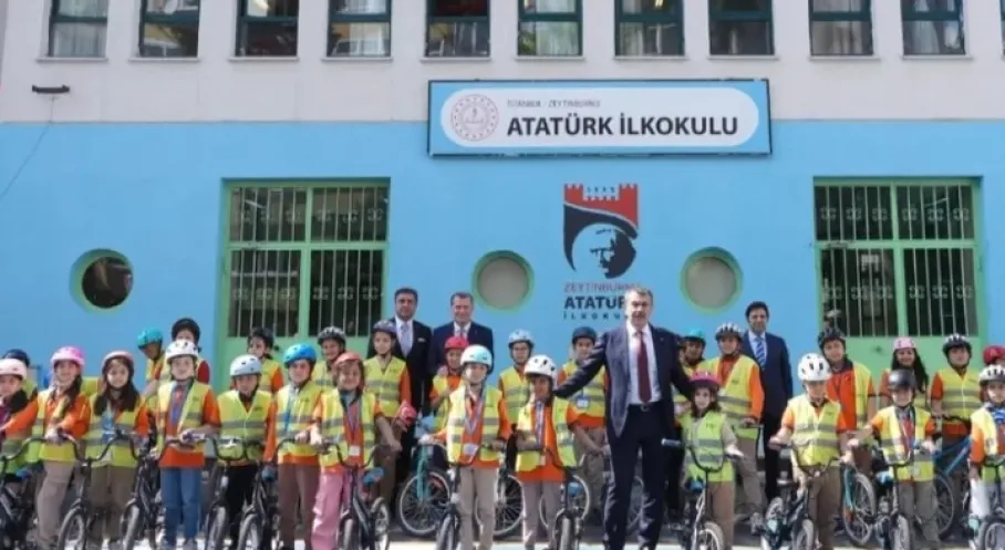 Son Dakika: Bakan Tekin'den Öğrencilerle Bisiklet Turu!