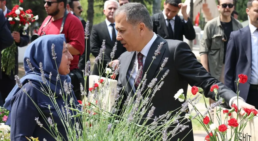 Bakan Yerlikaya'dan FETÖ'ye Sert Mesaj: Hainlere Geçit Yok!