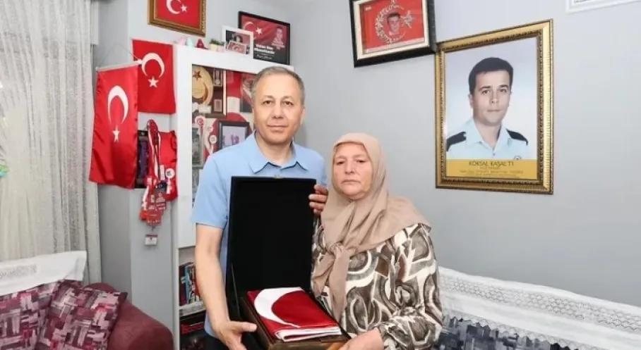 Bakan Yerlikaya'dan 15 Temmuz Şehidi Ailesine Duygu Dolu Ziyaret!