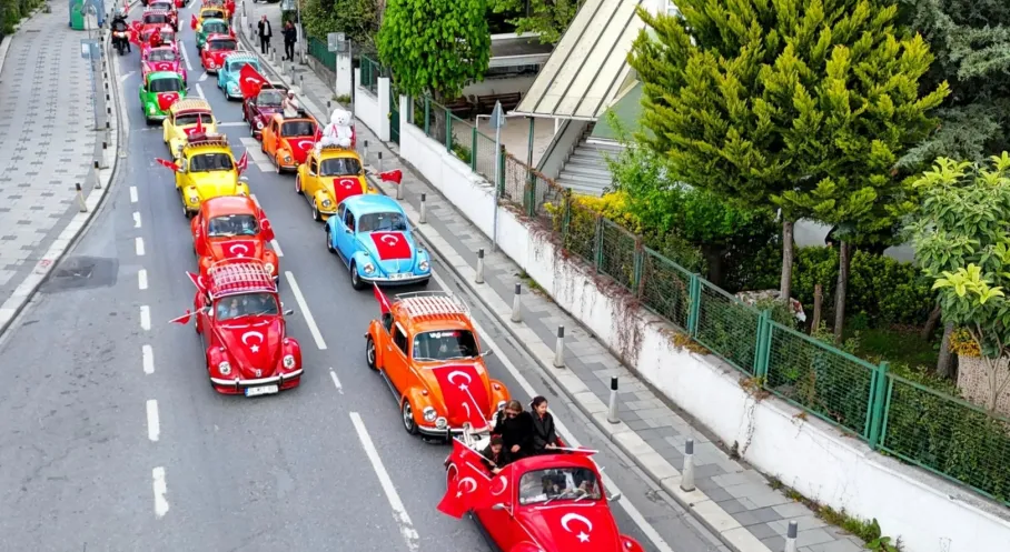 Bakırköy'de 23 Nisan Coşkusu Vosvos Konvoyuyla Zirve Yaptı! Sokaklar Renklendi