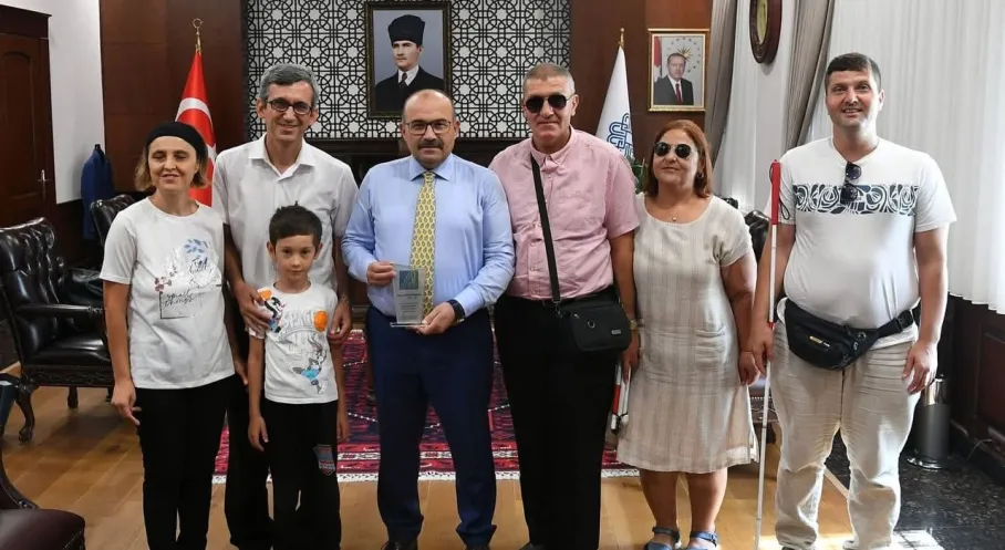 Balıkesir Valisi Ustaoğlu'ndan Altı Nokta Körler Derneği'ne Anlamlı Destek!