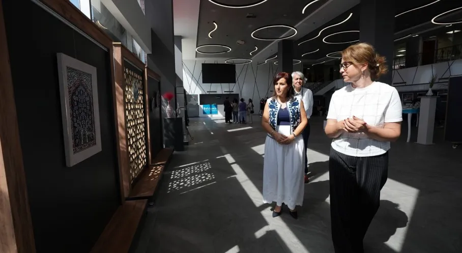 Balıkesir'de Çini Sanatı Şöleni: 'Mavinin Lâl Hali' Sergisi Göz Kamaştırıyor!
