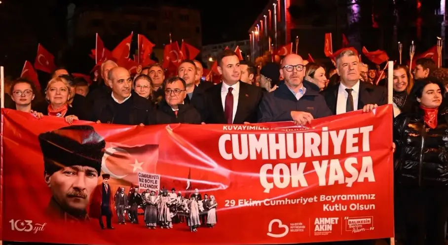 Balıkesir’de Cumhuriyet Bayramı Coşkusu Binlerce Vatandaşı Buluşturdu