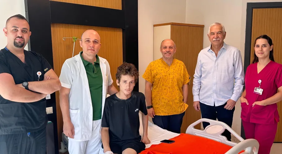 Balıkesir'de Yaşam Mücadelesi: Şah Damarı Yırtılan Gence Mucizevi Müdahale!
