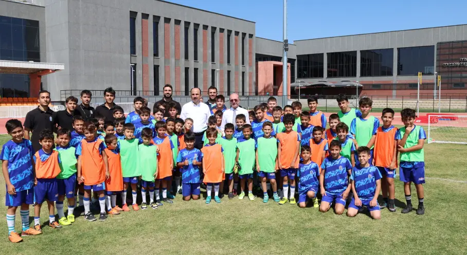 Başkan Altay ve Başkan Pekyatırmacı Selçuklu Belediyesi Sporcu Seçme ve Yetiştirme Merkezi’nde