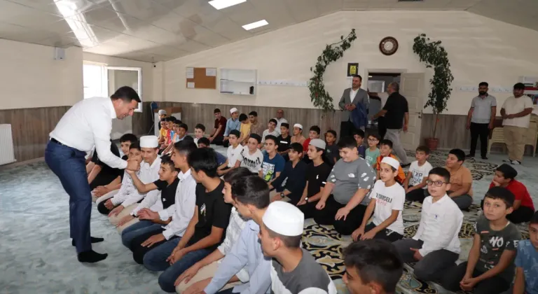 Başkan Arı, Nevşehir'de Kuran Kursu Ziyaretiyle Çocukları Tebrik Etti
