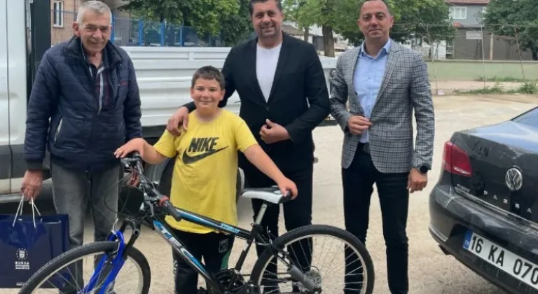 Başkan Bozbey, Yenişehirli Öğrenciye Sözünü Tuttu: Bisiklet Hediyesi Teslim Edildi