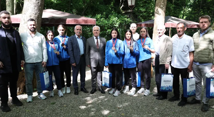 Başkan Bozbey'den Bursa'nın Gururu Boksörlere Tebrik Yağmuru!