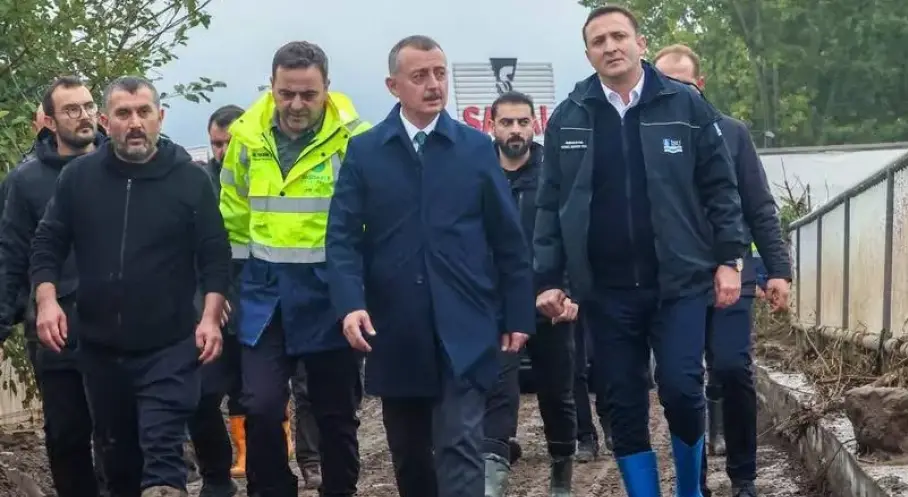 Başkan Büyükakın Şiddetli Yağıştan Etkilenen Bölgeleri Gezdi
