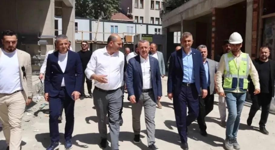 Gölcük'te Kentsel Dönüşüm Hızla İlerliyor! Başkan Büyükakın'dan Proje Alanına Ziyaret