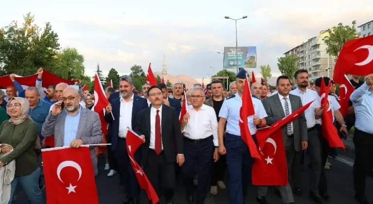 Başkan Büyükkılıç, Kayserililere seslenerek hainlere gereken dersi vermenin önemini vurguladı