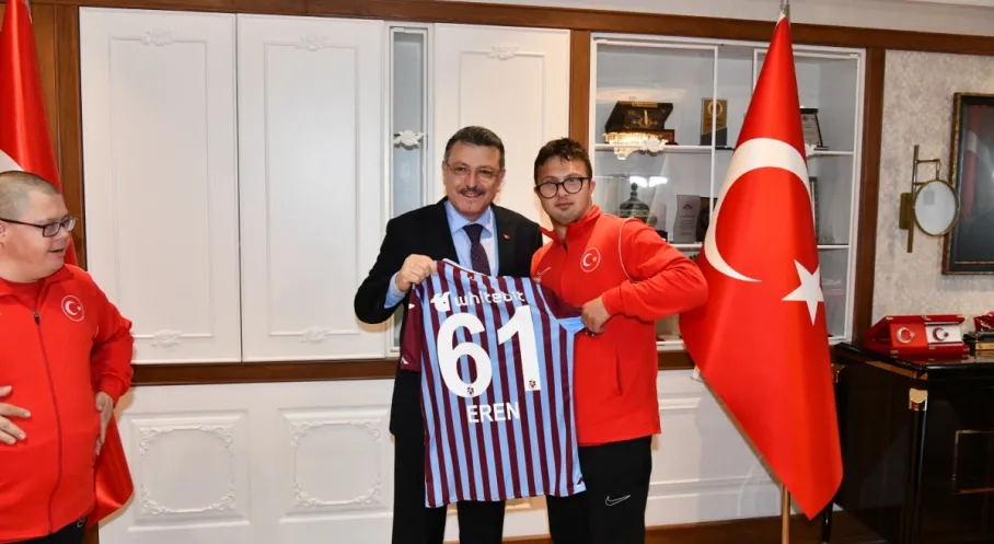 Trabzon'dan Gurur Veren Destek: Başkan Genç'ten Down Sendromlu Milli Basketbolculara Moral Ziyareti!