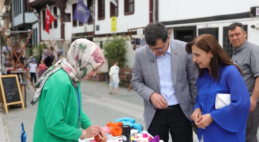 Kütahya Coştu! Başkan Kahveci Yöresel Lezzetler ve El Sanatları Şöleninde Vatandaşlarla Buluştu