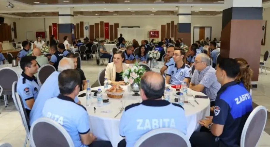 Karabağlar'da Zabıta'ya Başkan Kınay'dan 199. Yıl Kutlaması!