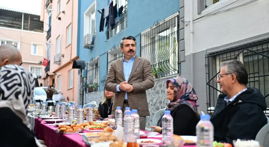 Başkan Oktay Yılmaz, Piremir Mahallesi’nde Vatandaşlarla Kahvaltıda Buluştu