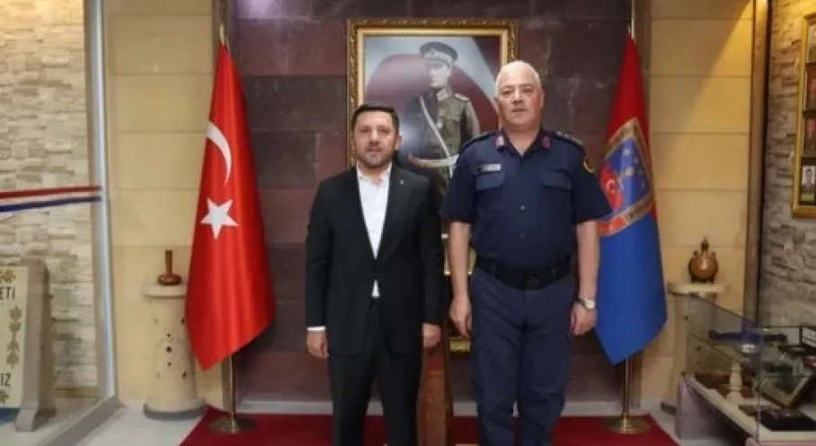 Nevşehir'de Sürpriz Ziyaret: Başkan Arı'dan Albay Çelik'e Hayırlı Olsun Dilekleri!