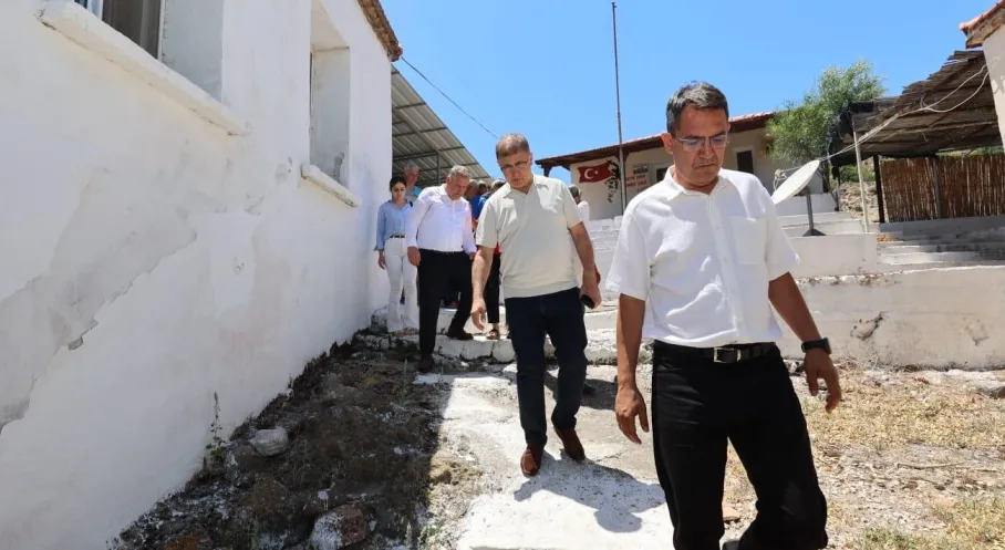 Başkan Tugay'dan Yangınzedelere Destek Ziyareti: İzmir Yaralarını Sarıyor!