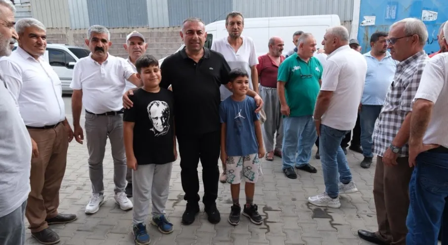 Adana'da Başkan Vekili Güngör Vatandaşlarla Buluştu! Mahalle Ziyaretleri ve Talepler...