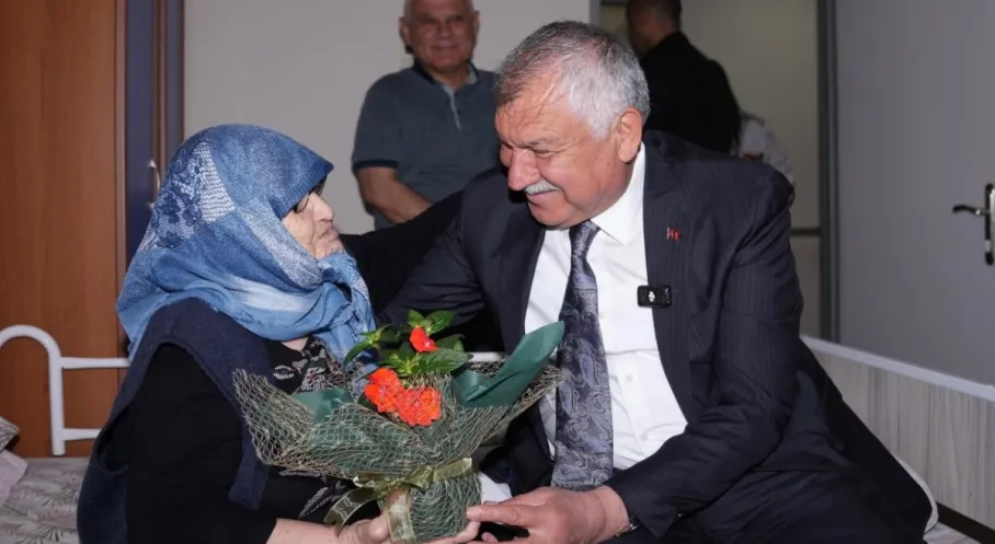 Zeydan Karalar'dan Anlamlı Ziyaret: Huzurevi Sakinleriyle Anneler Günü Kutlaması!
