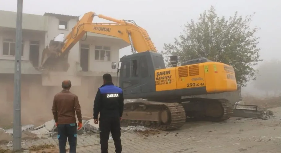 Batman'da Kaçak Yıkımlar Gerilimi Tırmandırıyor: Vatandaşlar Depreme Dayanıklılık İstiyor!