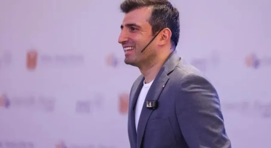 Selçuk Bayraktar'dan Siyasi Liderlere Yerli Sosyal Medya Çağrısı!
