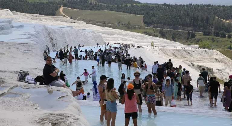 Bayram Tatilinde Pamukkale Ziyaretçi Akını