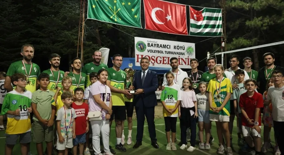 Bayramcı Voleybol Turnuvası'nda Şampiyon Tahirağa! İşte Detaylar
