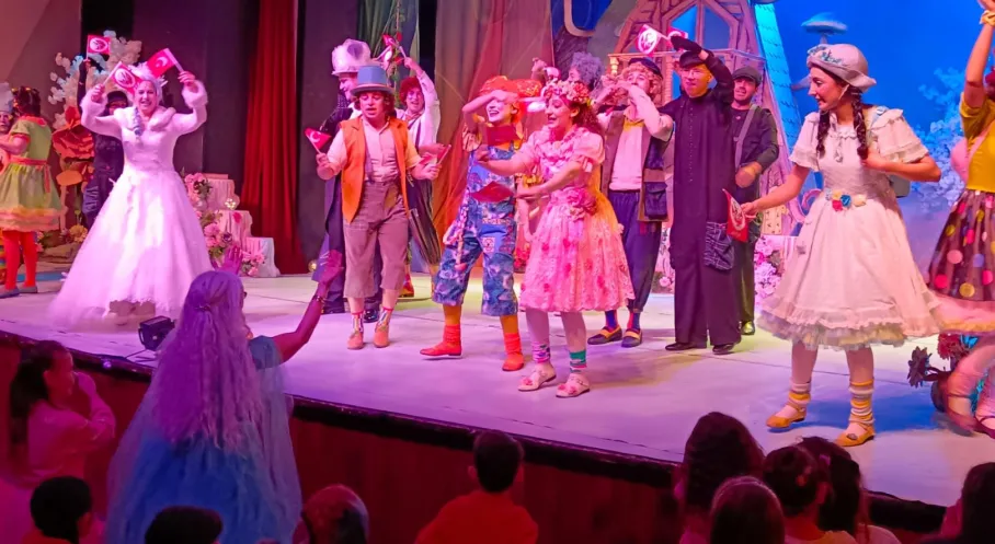 23 Nisan Coşkusu 'Bencil Dev' ile Doruklara Çıktı! Çocuklar Sanatla Buluştu