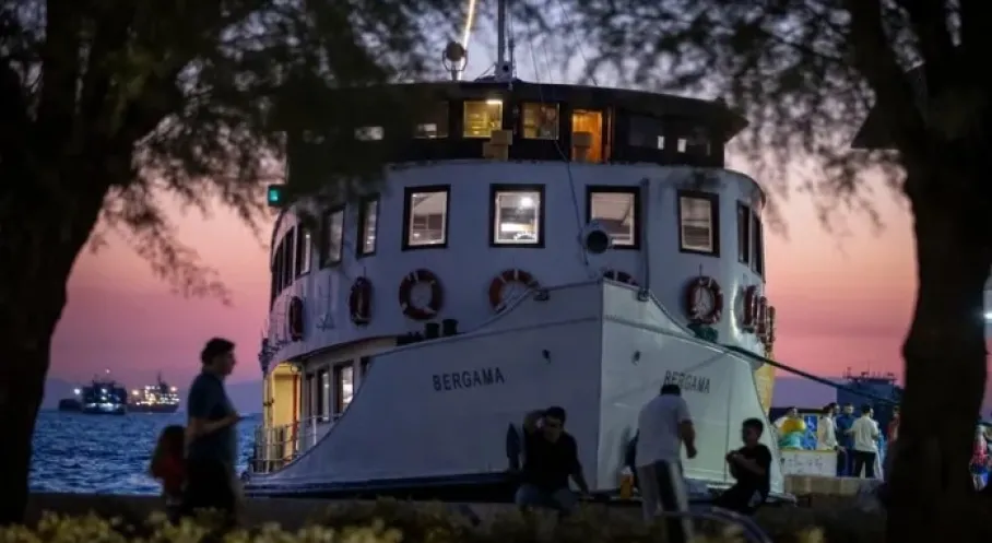 İzmir Körfezi'nde Tarihi Yolculuk: Bergama Vapuru Turları Başlıyor!