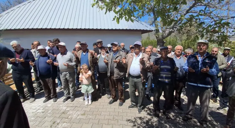 Beypazarı'nda Kuraklık Sonrası Yağmur Duaları Yükseliyor: Halk, Belediye ve Türbede Buluştu!