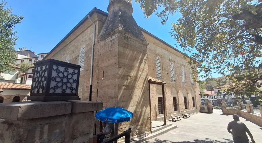 Beypazarı'nın Tarihi Sultan Alaeddin Camii Ziyaretçi Akınına Uğruyor!