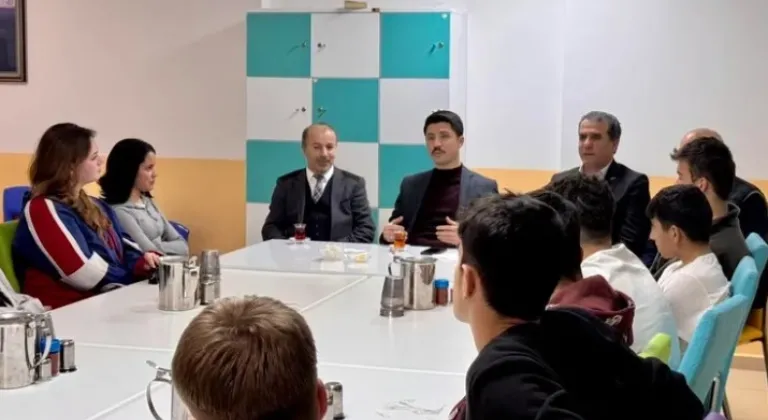 Bilecik Pazaryeri Kaymakamı Kahraman, Öğrencilerle İftar Buluşmasında Bir Araya Geldi
