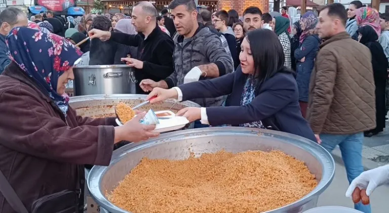 Bilecik Pazaryeri'nde 5 Bin Kişi Toplu İftarda Buluştu