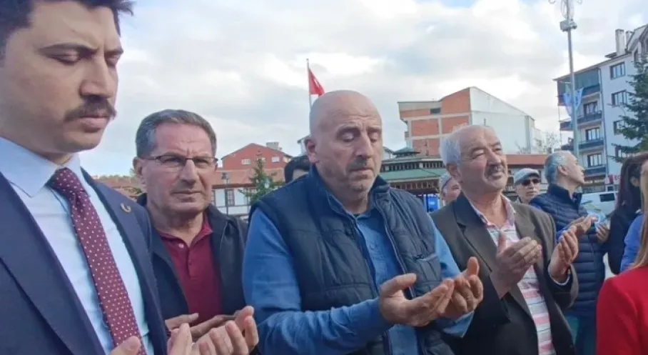 Bilecik Pazaryeri'nden Kutsal Topraklara Duygu Dolu Veda: Hacı Adayları Dualarla Uğurlandı!