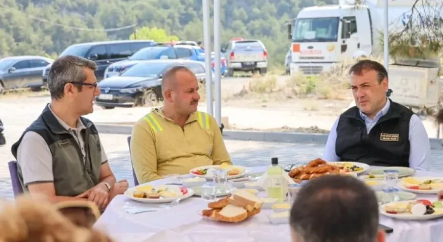 Bilecik'te Kahraman İtfaiyecilere Moral Ziyareti: Vali Sözer'den Teşekkür!