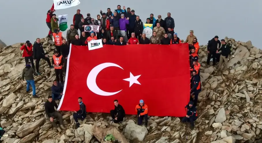 Bingöl’de Cumhuriyet coşkusu 2 bin 878 metrede yaşandı