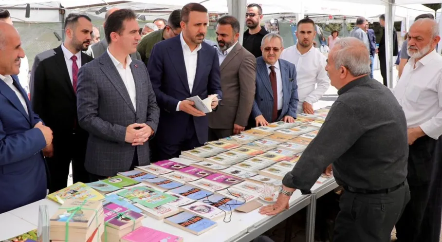 Bitlis Kitap Fuarı Rekor İlgi Gördü! Vali ve Milletvekili Ziyaret Etti