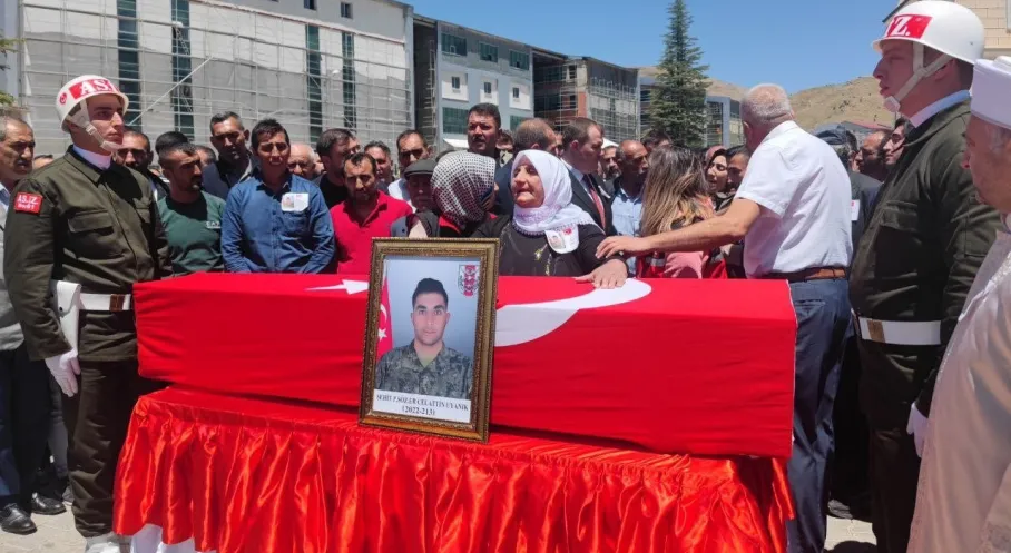 Bitlis Şehidini Gözyaşlarıyla Uğurladı: Celattin Uyanık Son Yolculuğunda!