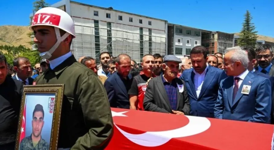 Bitlis Şehidi Celattin Uyanık Ebediyete Uğurlandı: Bakan Uraloğlu'nun Katılımıyla Son Görev!