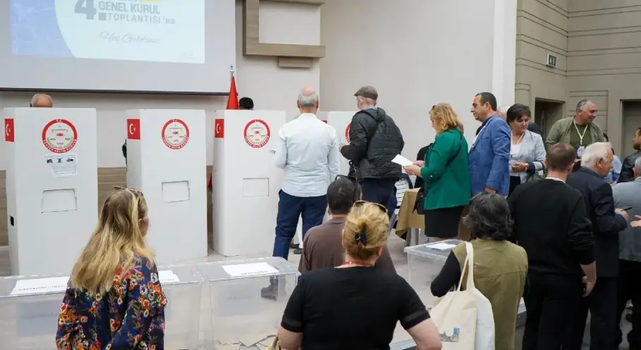 Bornova Kent Konseyinde Mengüş yeniden başkan