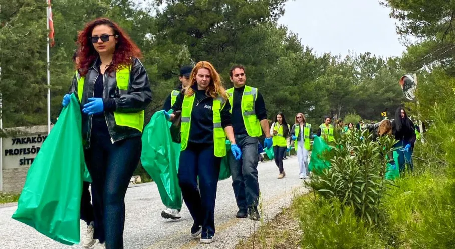 Bornova Harekete Geçti: Kent Konseyi ve TEMA'dan Büyük Çevre Temizliği Seferberliği!