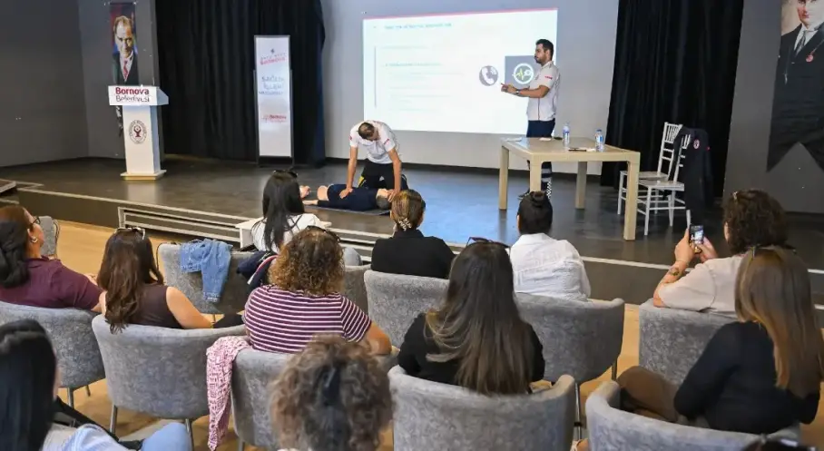 Bornova’da çocuklara yönelik ilk yardım eğitimi
