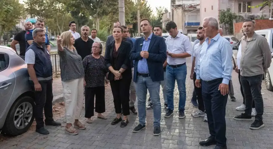Bornova’da temizlik çalışmaları Rafetpaşa’da sürdü